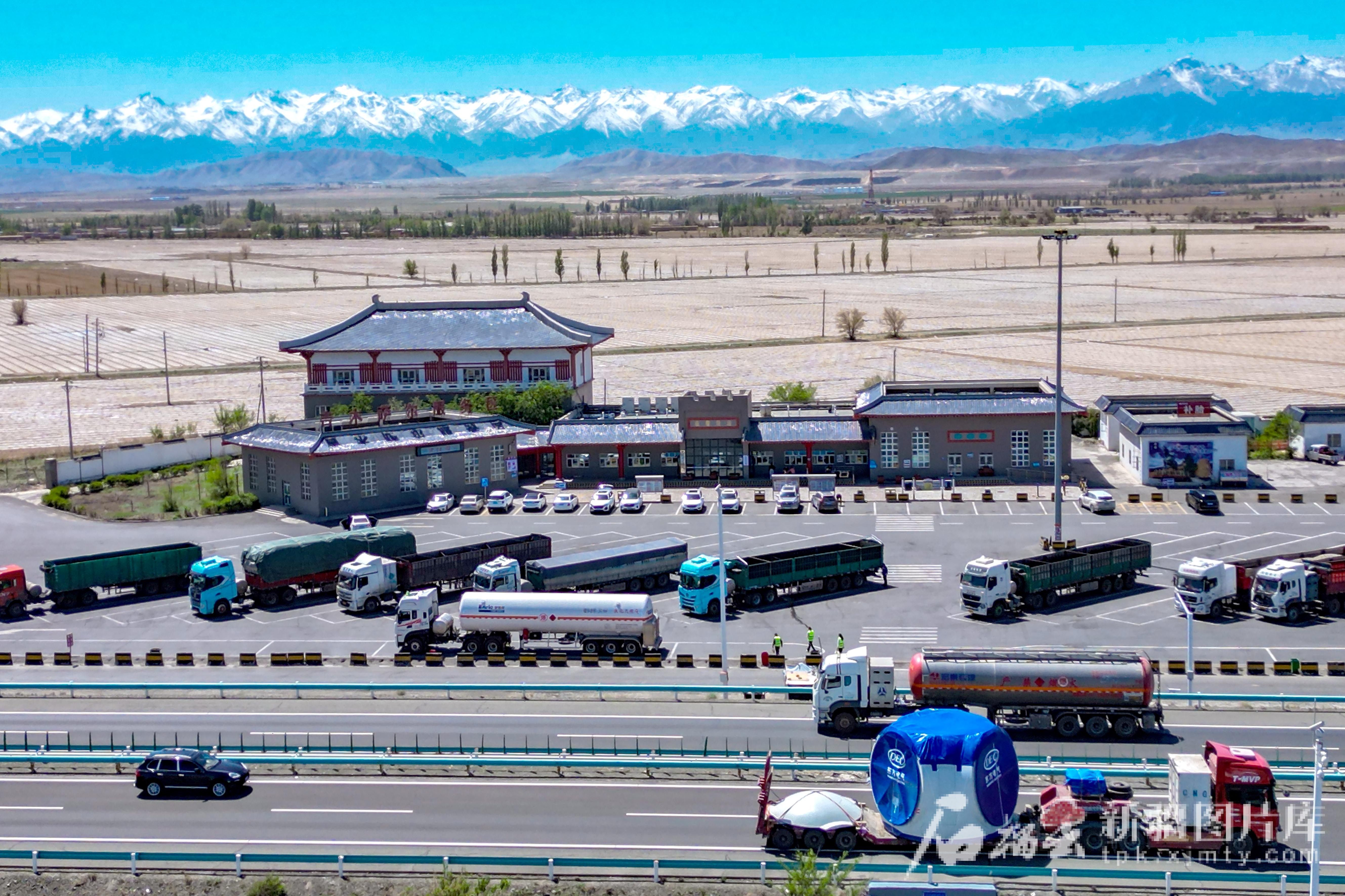 航拍新疆丨从平顶山到十三户瞰美丽乡村