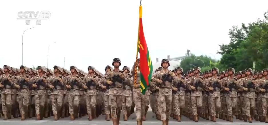 探访阅兵训练场 | 男女混编 这支方队成为训练场上一道独特且亮丽的风景线