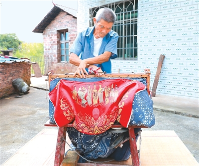 邵阳布袋戏：蓝帷藏万象 十指舞春秋_fororder_1