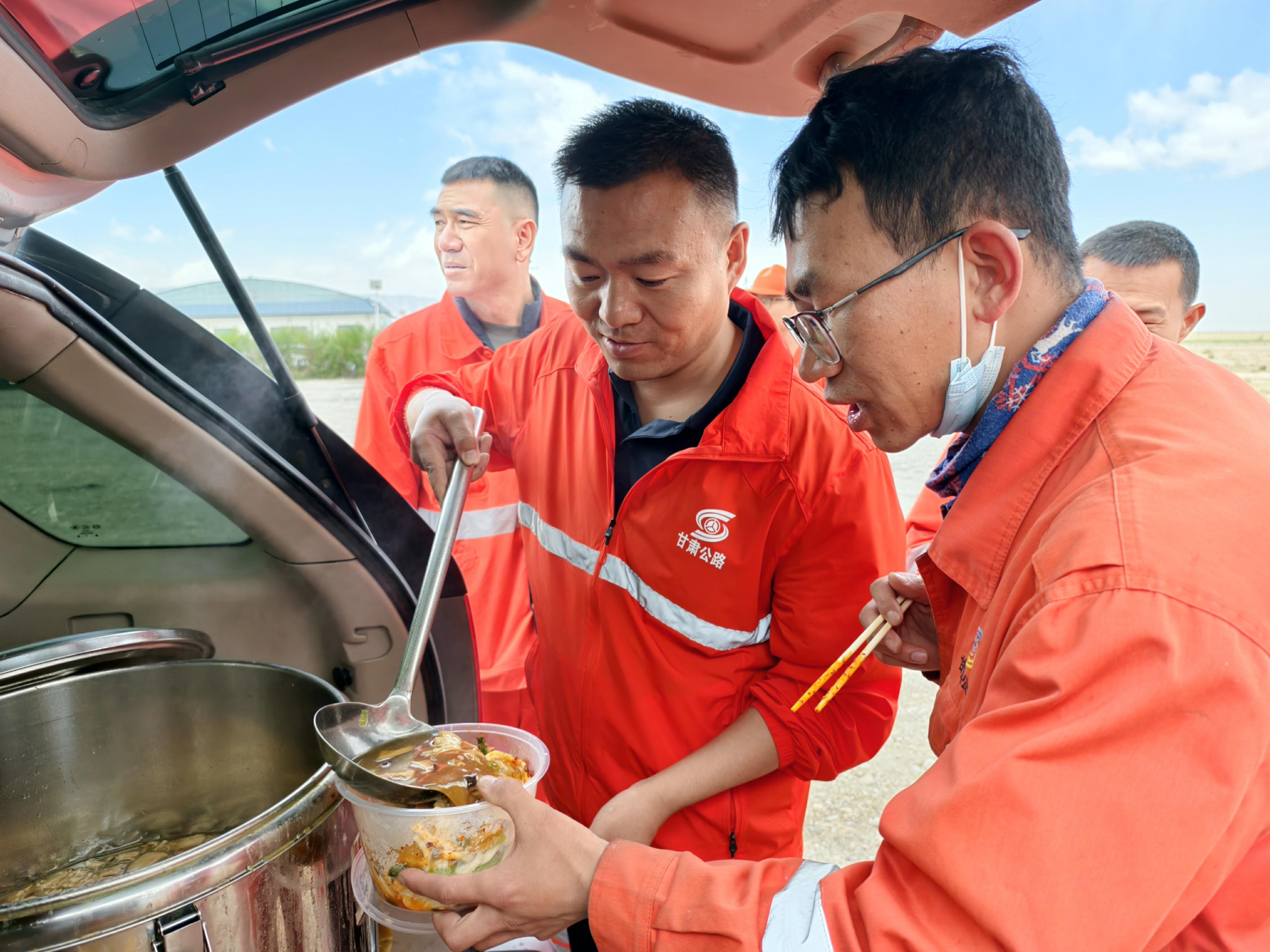 匠心护路 实干担当 —— 2025年”张掖市公路养护职工职业技能大赛技术标兵“毛维斌先进事迹​_fororder_2