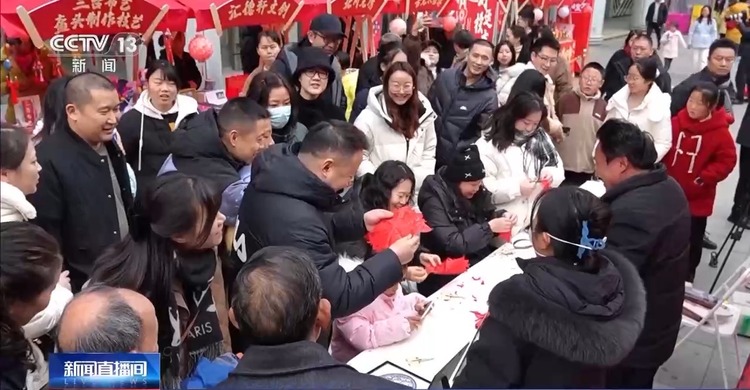 新年“好市”多！非遗集市人气旺 创意年宵花热销中