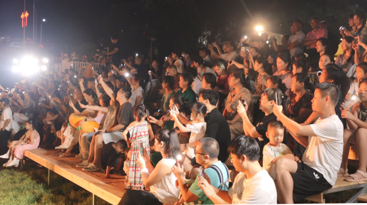 山水为幕歌为媒 湖南“崀山声游记”草坪音乐会燃动夏夜_fororder_图片2