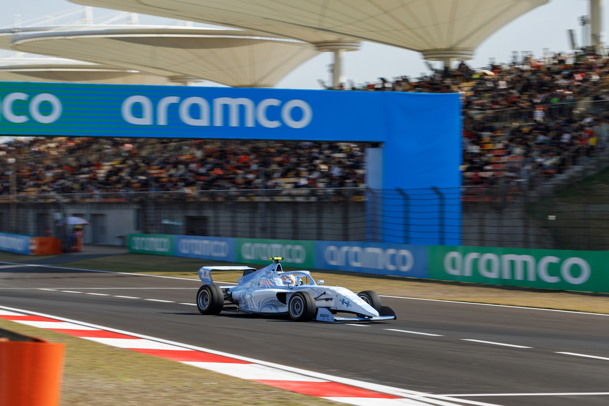 资讯有故事丨中国女赛车手师炜：感受车迷对中国制造和中国速度的自豪感