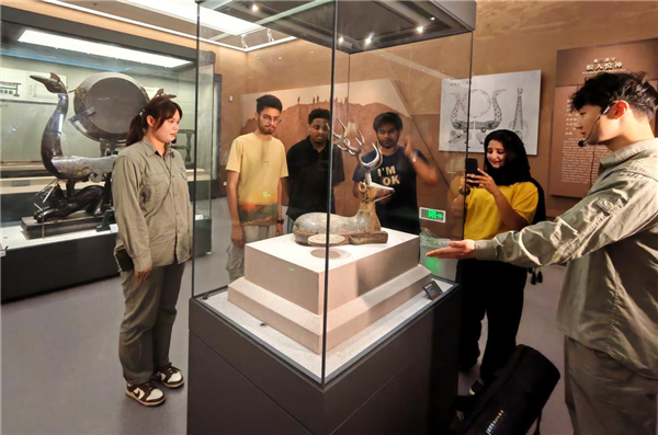 Volunteers from State Grid Jingzhou Electric Power Serve as Cultural Envoys, Spreading Jingchu Charm for International Museum Day_fororder_图片1