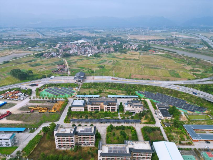 中交路建清西大桥回澜零碳服务区项目入选“2025年全国交通与能源融合创新案例”_fororder_图片1