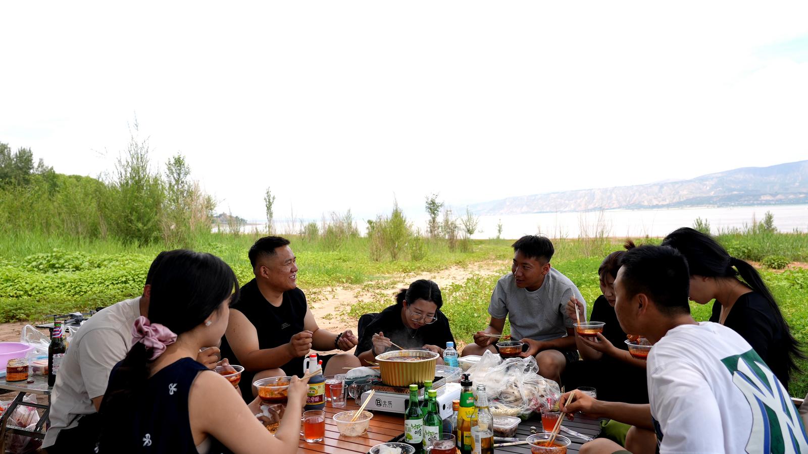 临夏永靖：黄河三湾暑期旅游火爆升温_fororder_永靖3