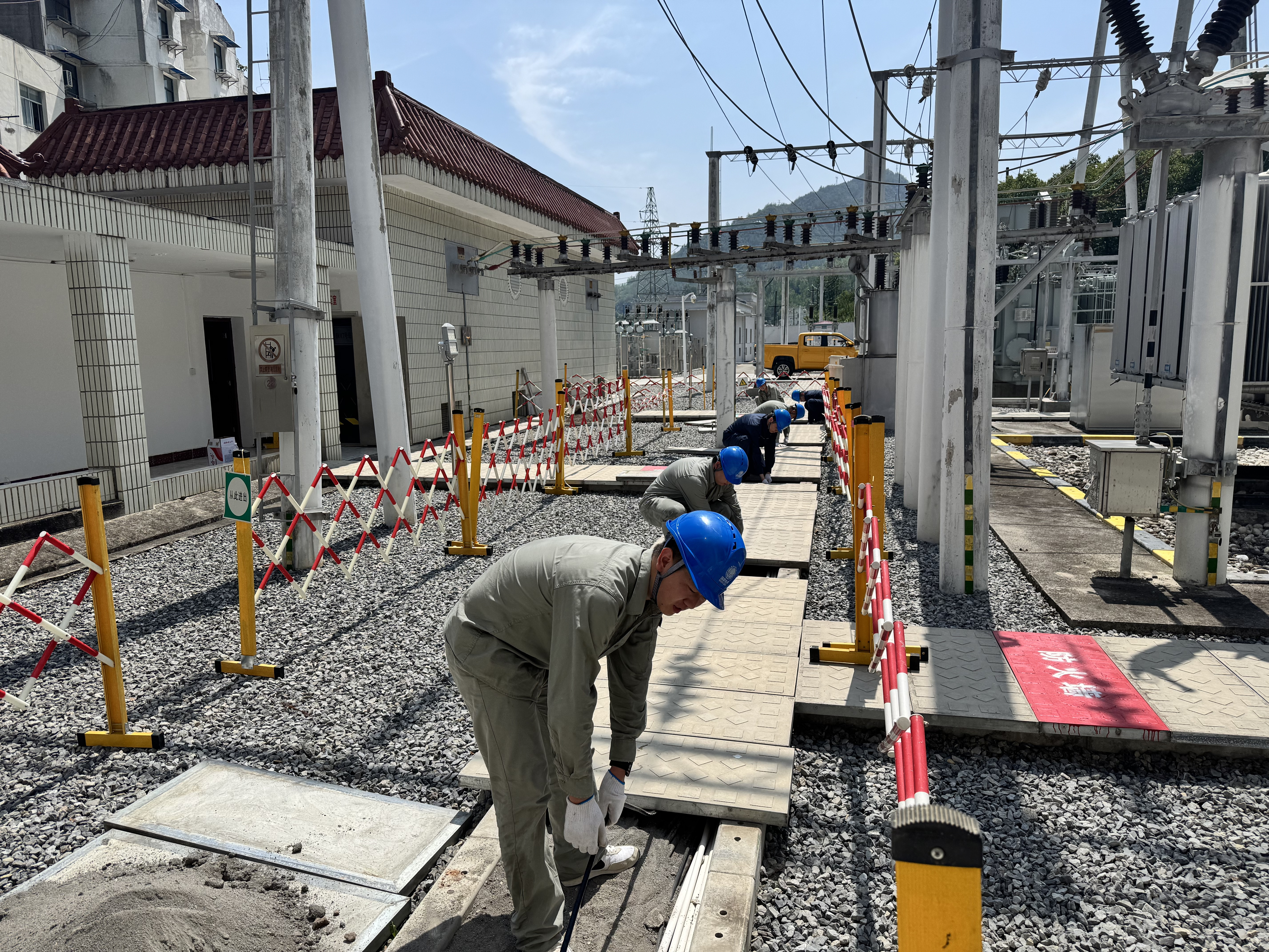 State Grid Shennongjia Fortifies Power Grid for Peak Tourist Season_fororder_图片3