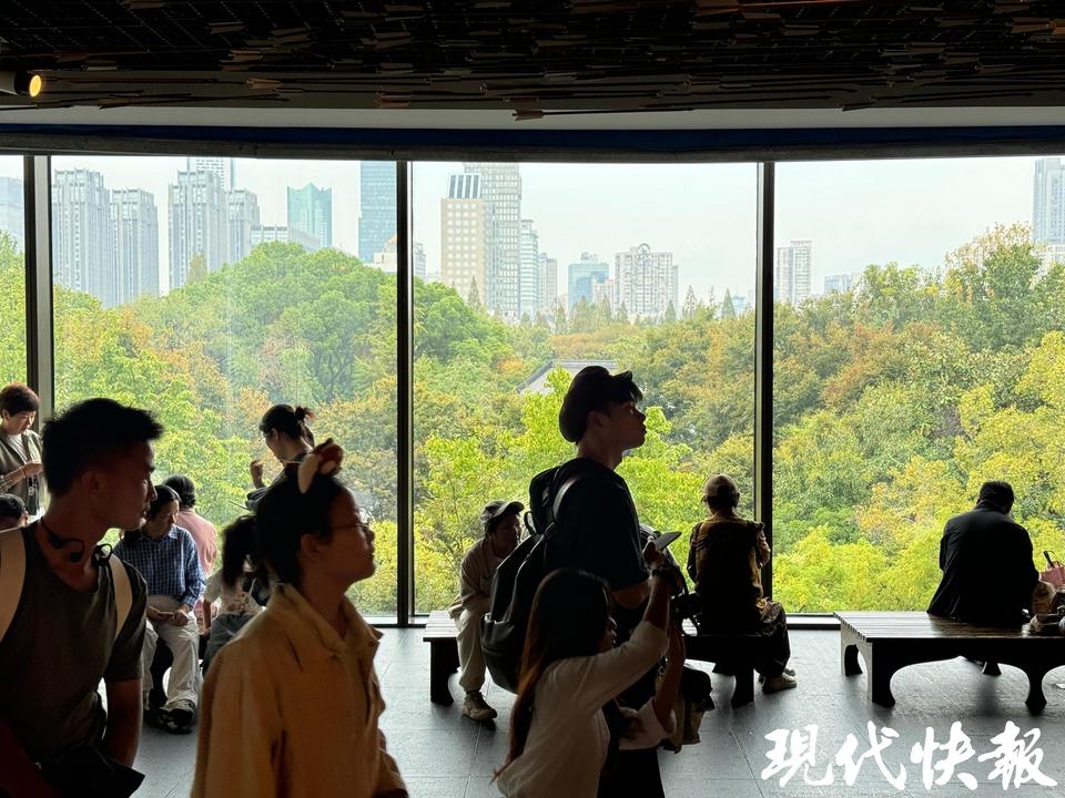 江苏各大博物馆持续高热，“白＋黑”模式让观众逛得停不下来