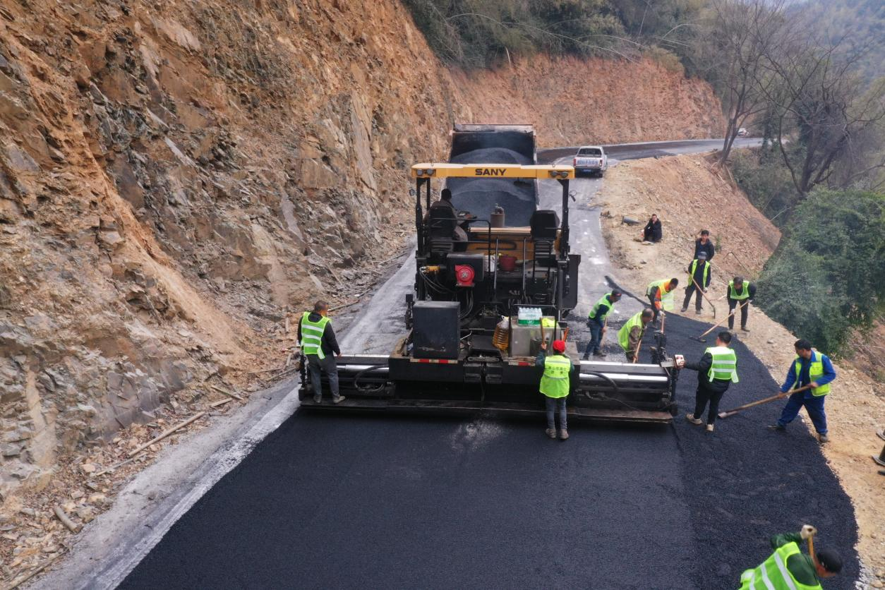 湖南衡山县紫盖峰2号通景公路主体工程完工
