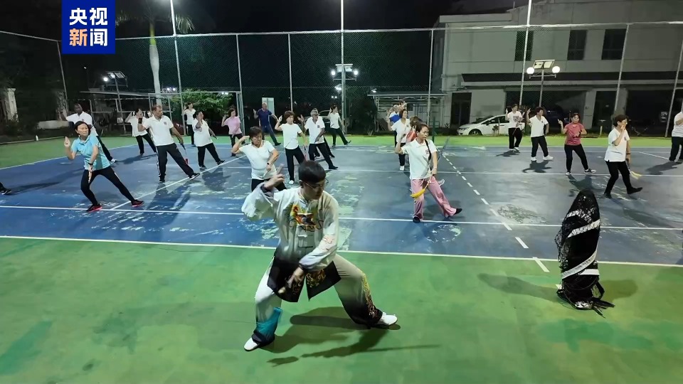 教汉语也教包饺子 这四位青年教师的“东方小课堂”超受欢迎的