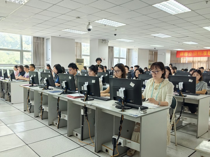 新华全媒+丨探访高考评卷现场：让每一分有理有据
