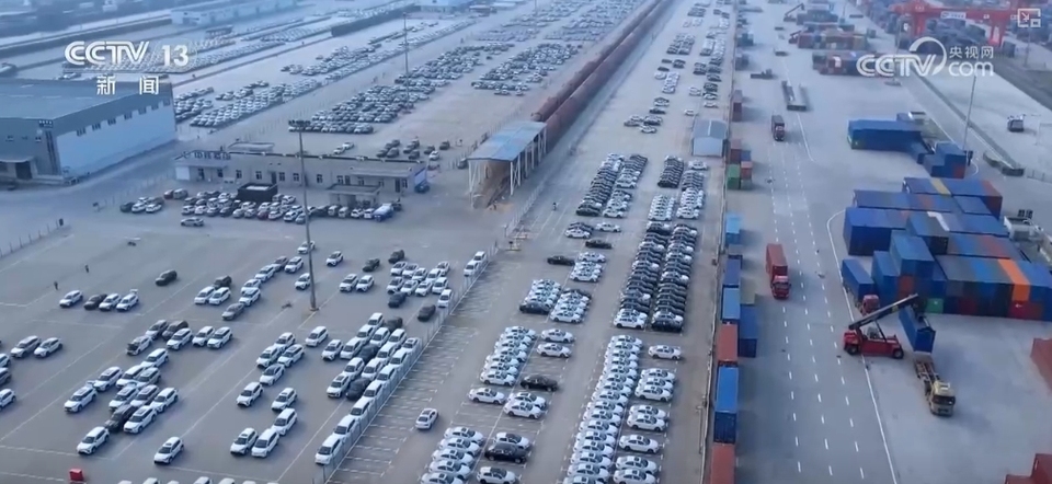 新能源汽车→油泼面、立柱架梁→联通万里，“钢铁驼队”有新变！