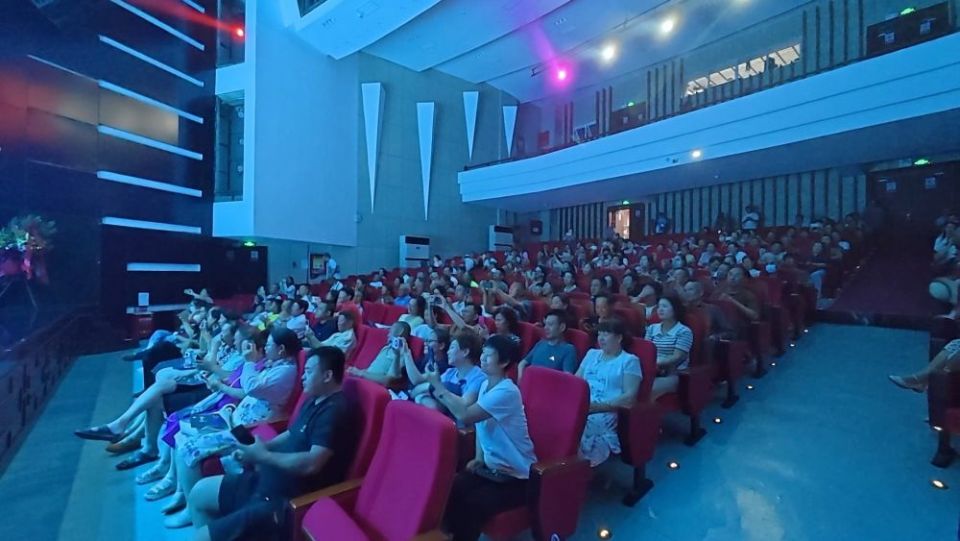 新华视点｜从冰雪到椰林：来看中国旅游经济的新增长极_fororder_8