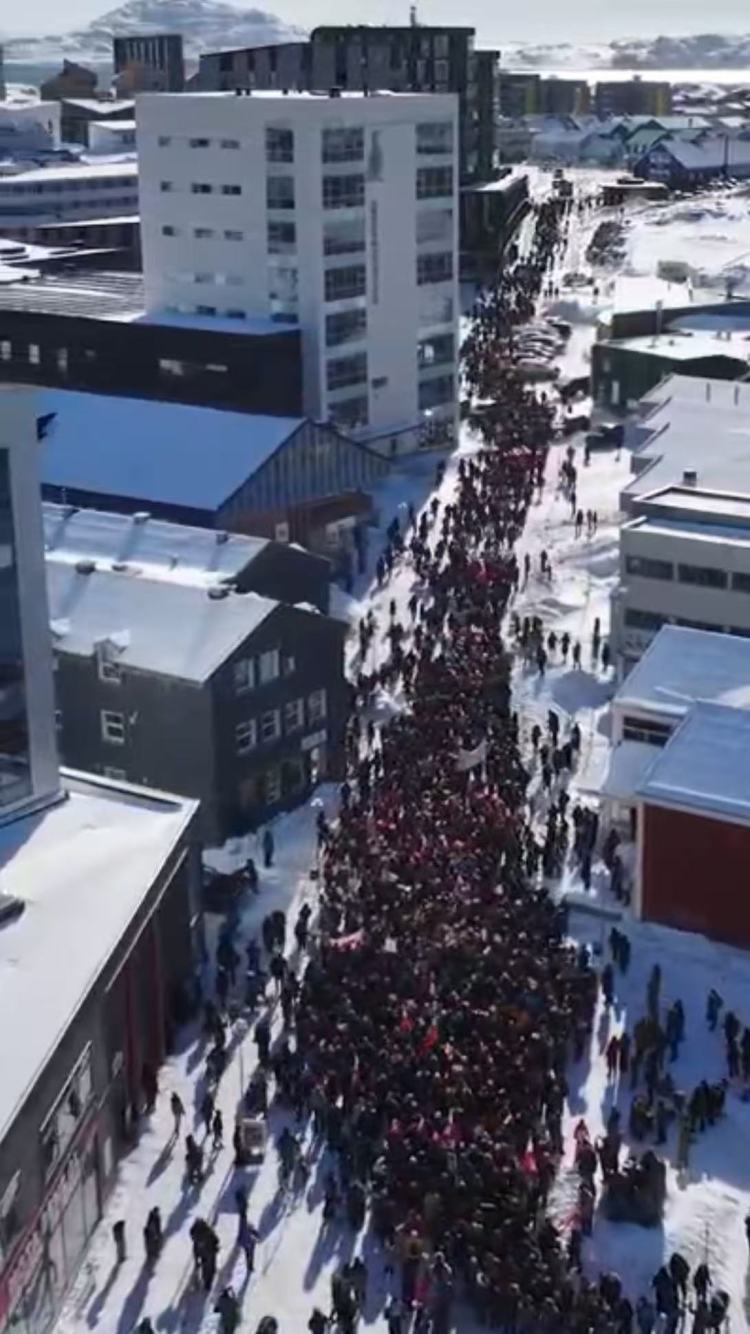 近800人聚集格陵兰岛首府 抗议美国“夺岛”计划