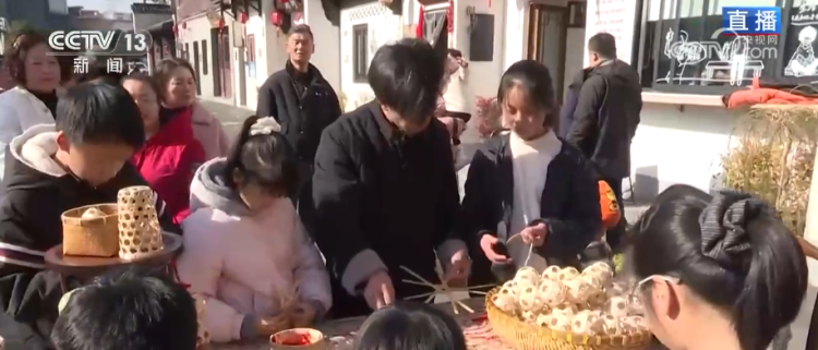 新年伊始消费升温年货市集火热 “顶流”美食满足味蕾活跃经济