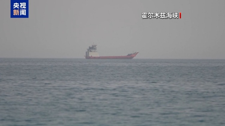 伊朗革命卫队在霍尔木兹海峡击中并扣留两艘违反禁令油轮