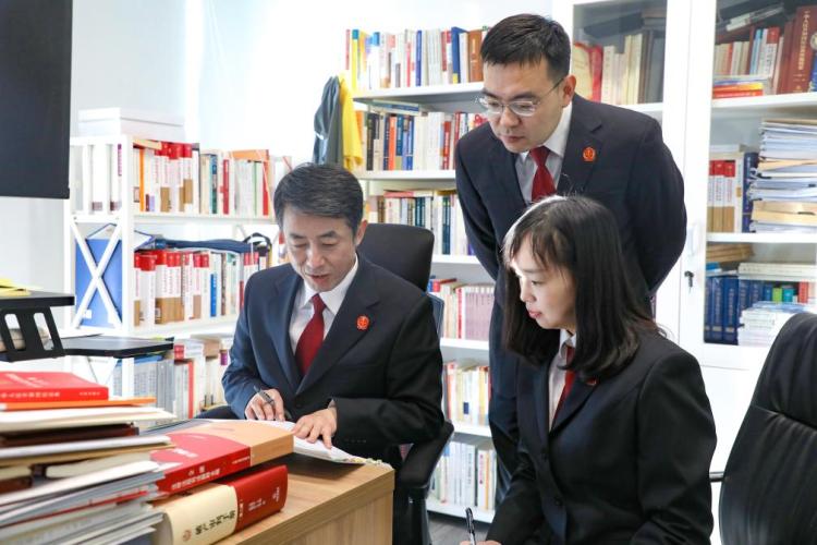 生命为公平正义挺立——全国模范法官丁宇翔的无悔答卷