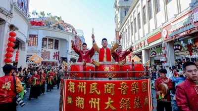 2,680-Person Parade Transforms into a "Moving Intangible Cultural Heritage Museum" – 2026 Chaozhou Qinglong Temple Fair Grandly Held