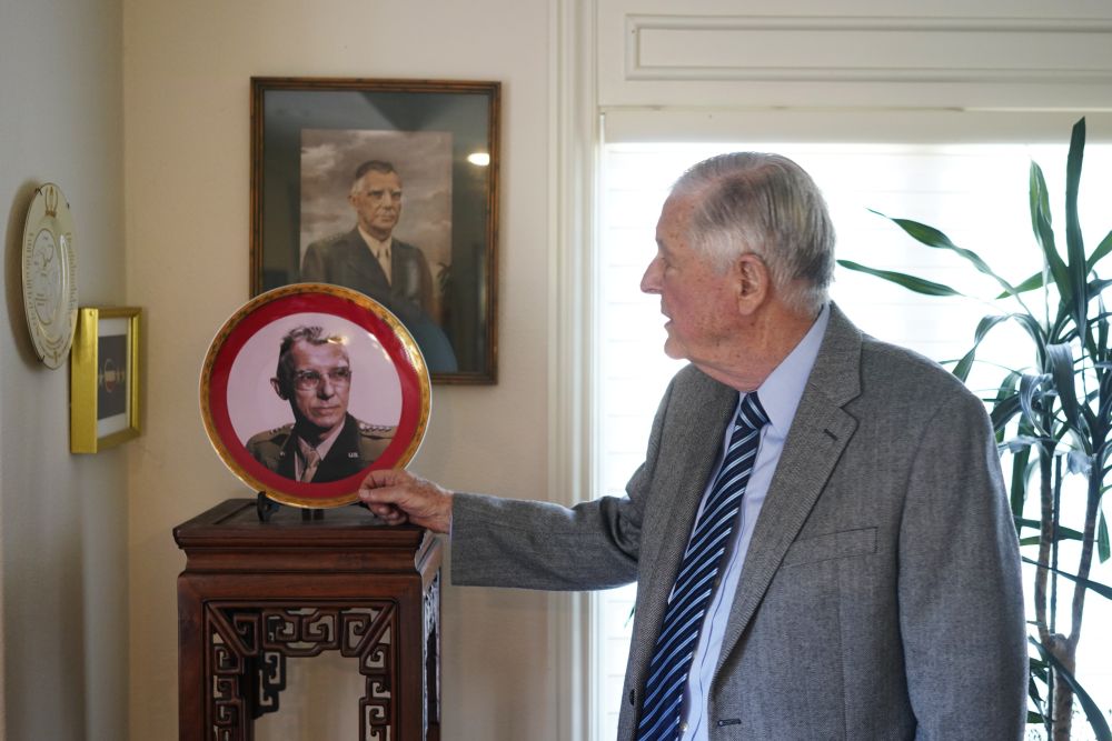 心相近｜“共同的宝贵财富”——美国史迪威家族传承跨越太平洋的友谊_fororder_XxjinmC000011_20250912_CBMFN0A003