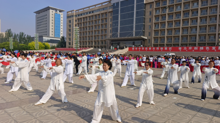 内蒙古百县健身气功交流比赛在乌拉特前旗开赛_fororder_截屏2025-05-25 10.16.43