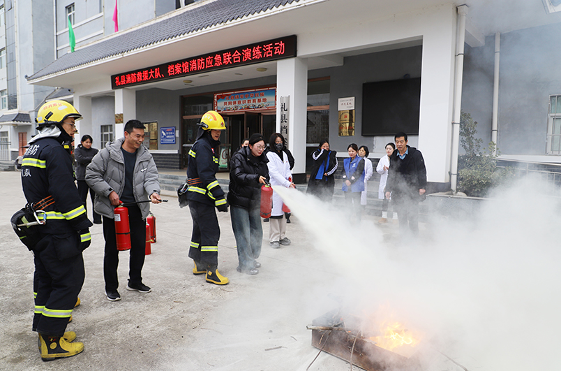 陇南礼县消防深入辖区档案馆开展消防安全培训演练
