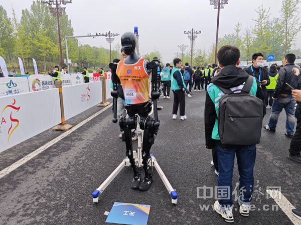 中经评论：让创新应用与社会需求同频共振_fororder_W020250502295281038243 (2)