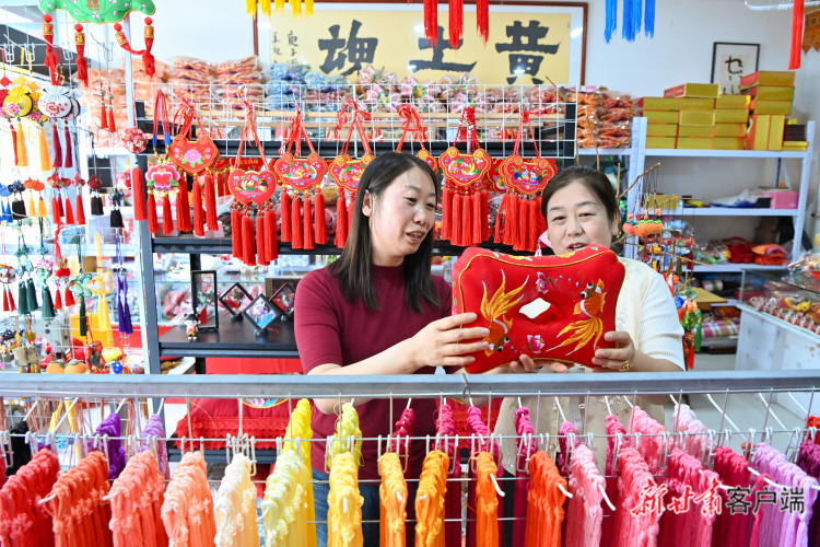 庆阳市庆城县：香包“绣”出新图景 民俗绽放新活力_fororder_图4