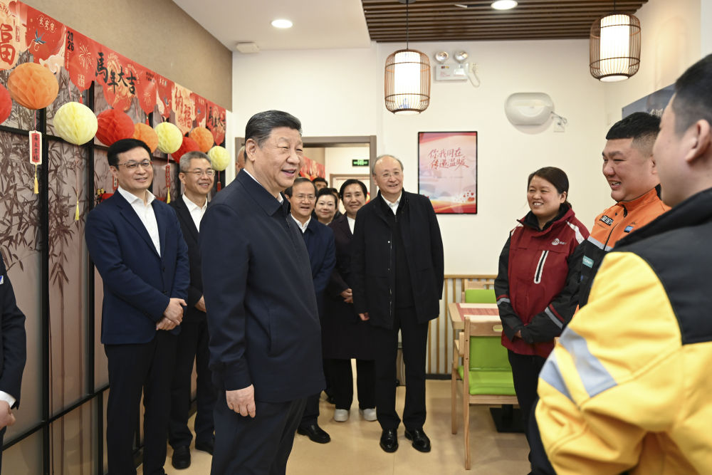 新华图讯丨习近平春节前夕在北京看望慰问基层干部群众