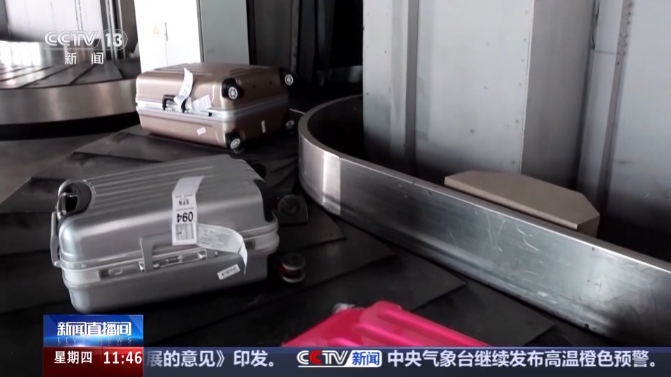 50℃机舱内10分钟卸完行李 沉浸式体验行李装卸员的一天