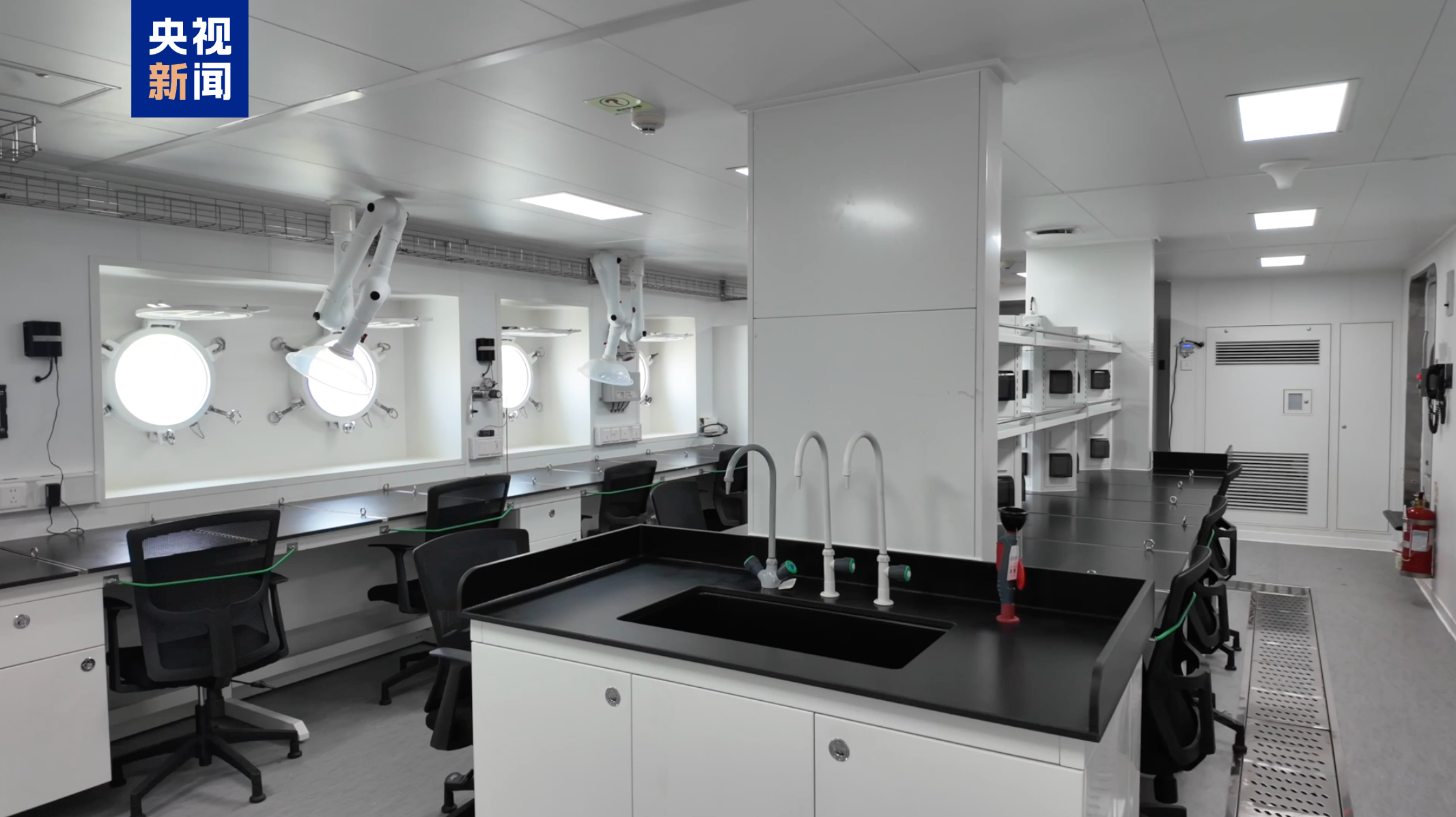 我国首艘海洋级智能综合科考船“同济”号交付