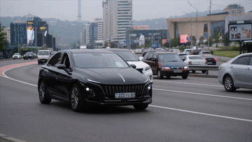 新华全媒+｜在霍尔果斯，这群人让国产新能源汽车“跑”向中亚