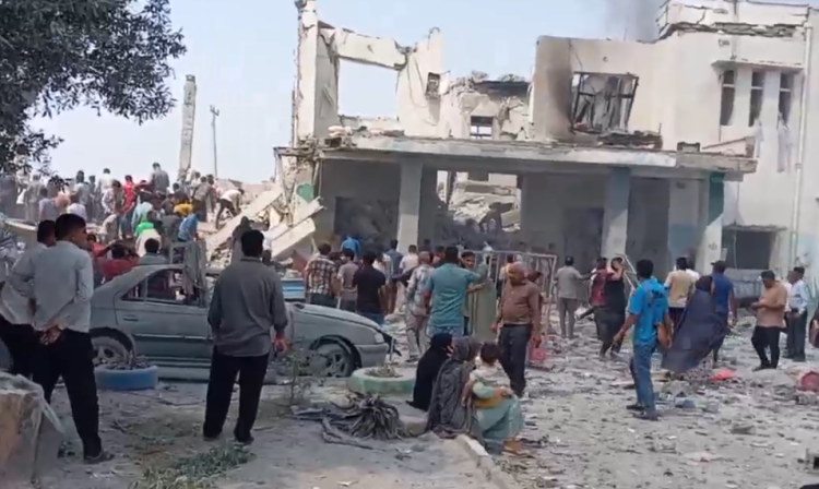 伊朗一学校遭导弹袭击 已致85人死亡