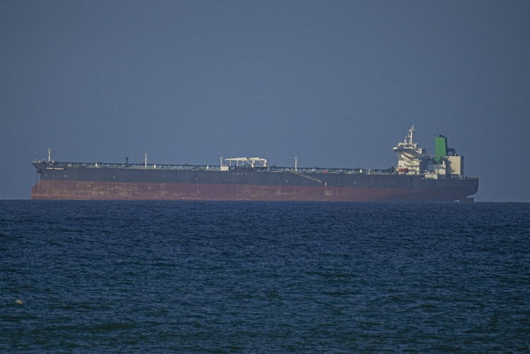 伊朗伊斯兰革命卫队：军用船只仍禁止通过霍尔木兹海峡