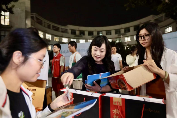 丝路长风入清华，陇原非遗绽青春——甘肃快闪活动燃爆清华园_fororder_图片12