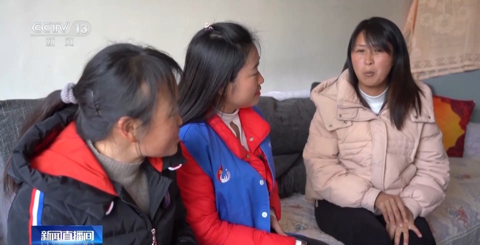 “楼上住，楼下上班！”这里的脱贫户可以家门口就业→