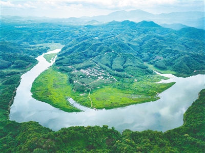 一河润苗乡 两岸生风华