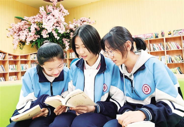 呼和浩特：“阅”见好时光_fororder_4304482_wangxia_1762271269237_s