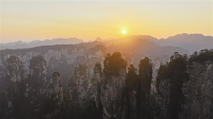 武陵源:新年日出美如画卷