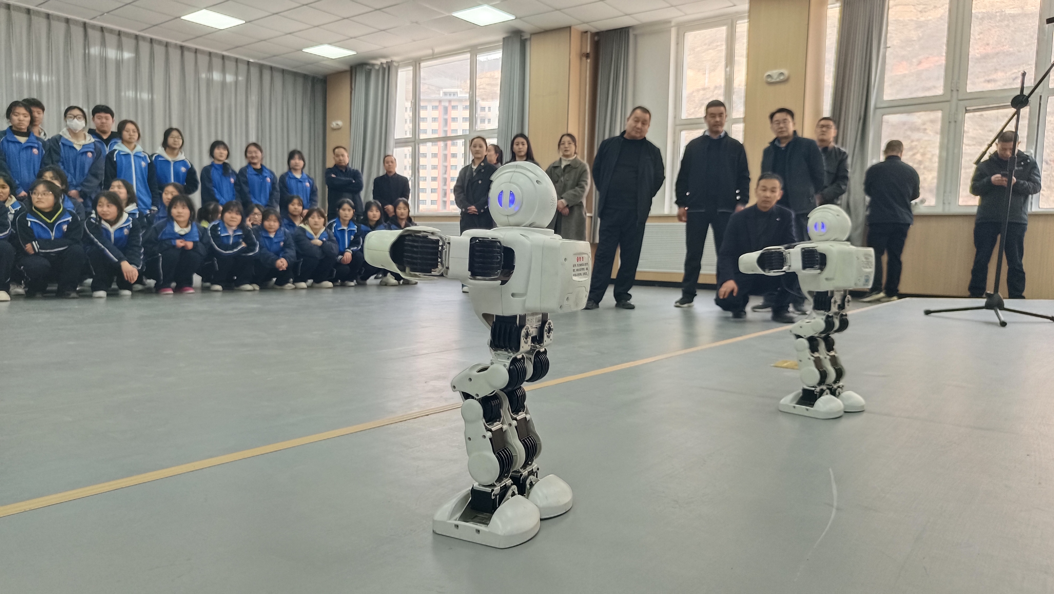 中国流动科技馆巡展走进陇南宕昌_fororder_微信图片_20250402114149