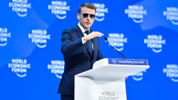 马克龙：欧洲须警惕美国持续“威胁和恐吓”