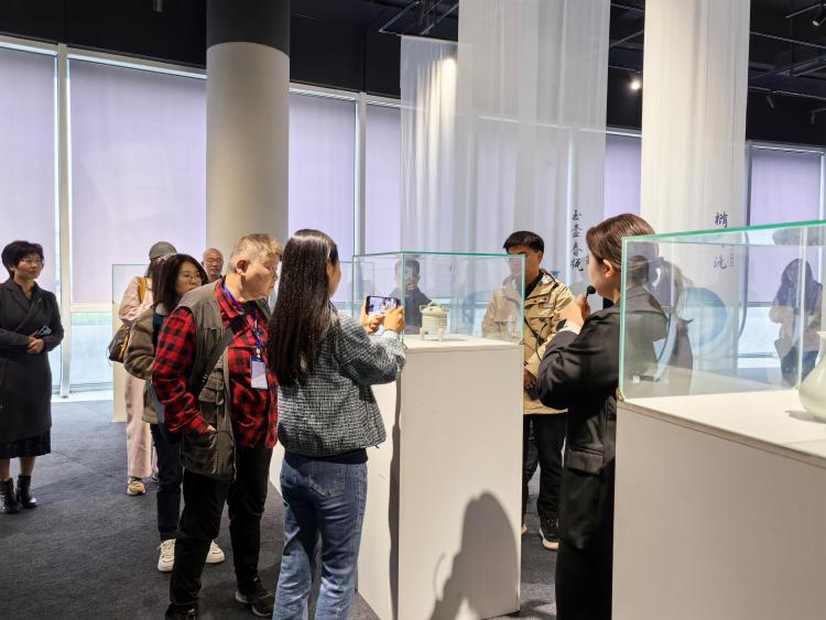 执着追求天青色的梦想——“中国式现代化发展看河南”两岸媒体联合采访团走近汝瓷_fororder_42
