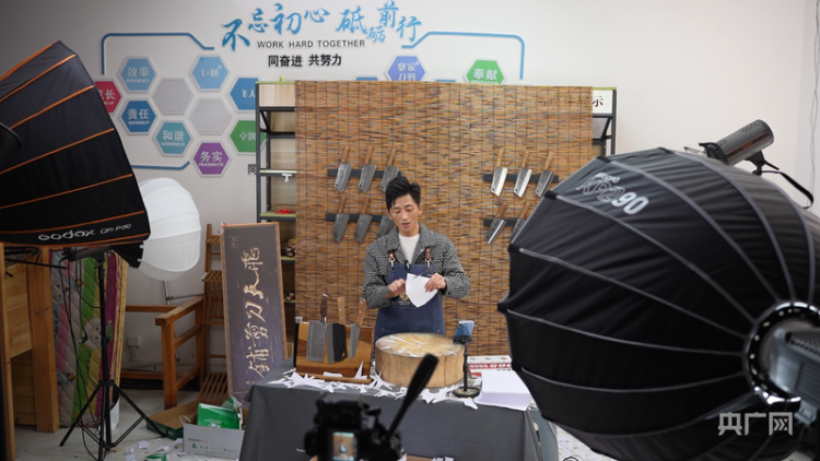 【你好，小镇】重庆龙水：五金交响