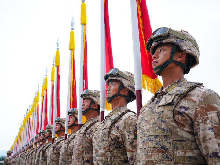 为什么战旗美如画——8位阅兵擎旗手讲述战旗背后的故事