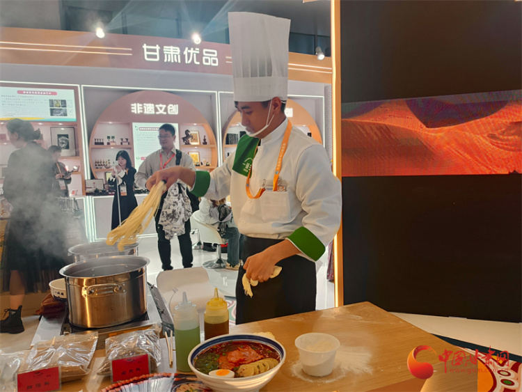 【甘快看】兰州“牛大”飘香进博会 牛肉面出海闯世界