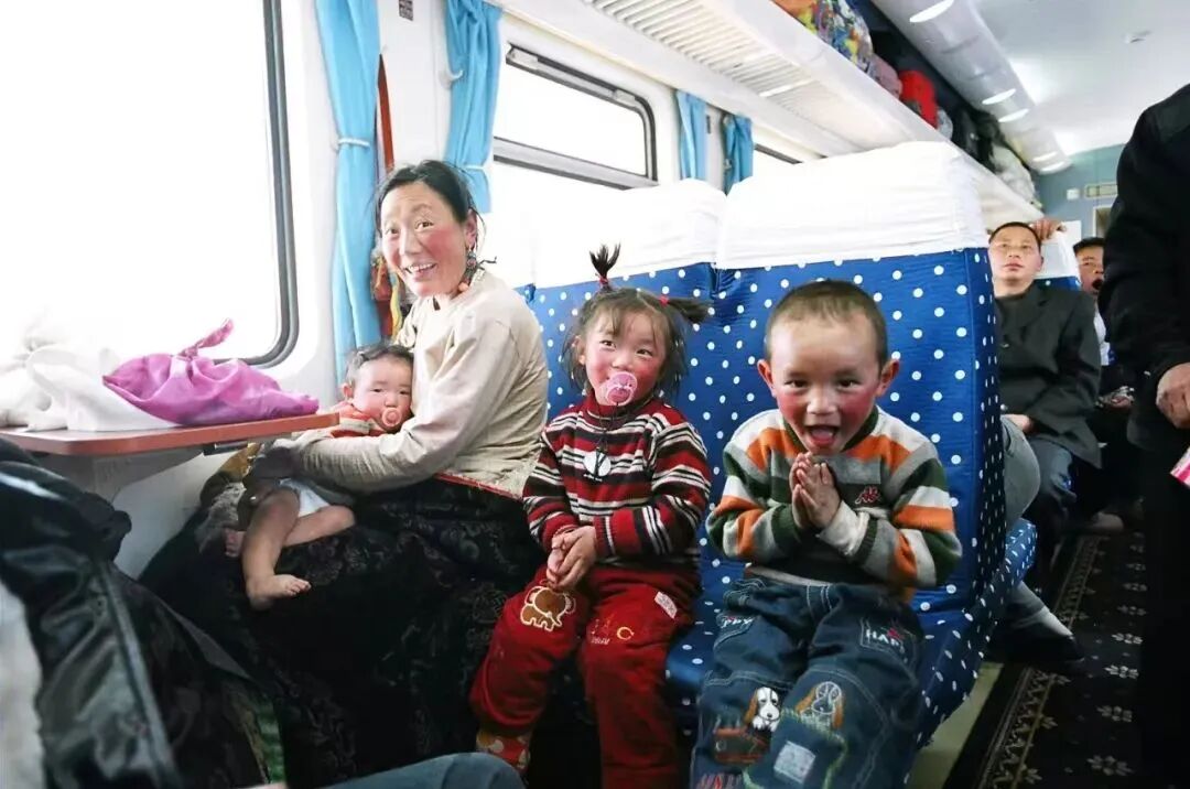 万余张照片见证青藏铁路变迁