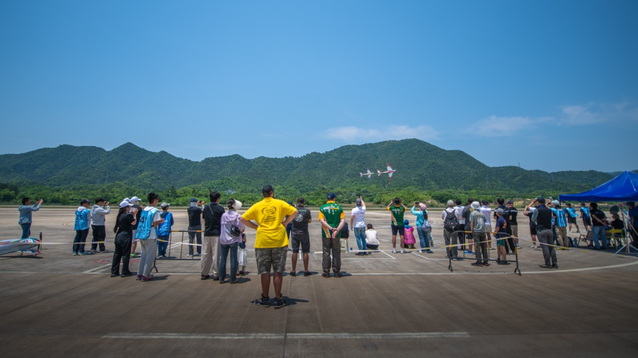 13国飞行高手齐聚建德航空小镇