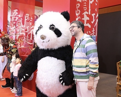 全球媒体聚焦丨英媒：中国正致力于打造全球领先的留学目的地