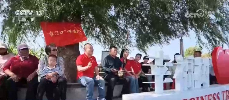 铸牢共同体 中华一家亲 | “家门口唠嗑队”“红书包”成为“内蒙古实践”的生动注脚