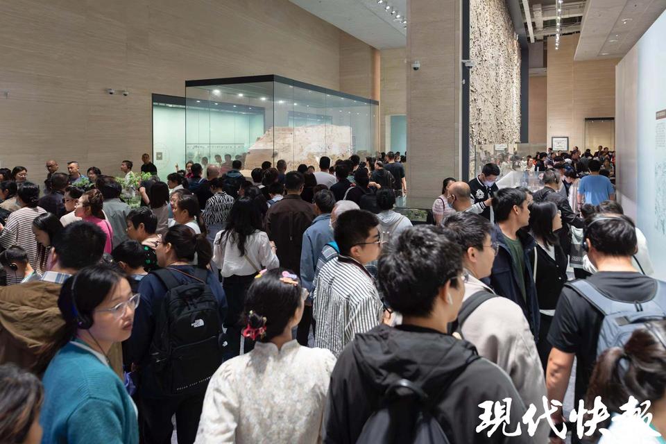江苏各大博物馆持续高热，“白＋黑”模式让观众逛得停不下来