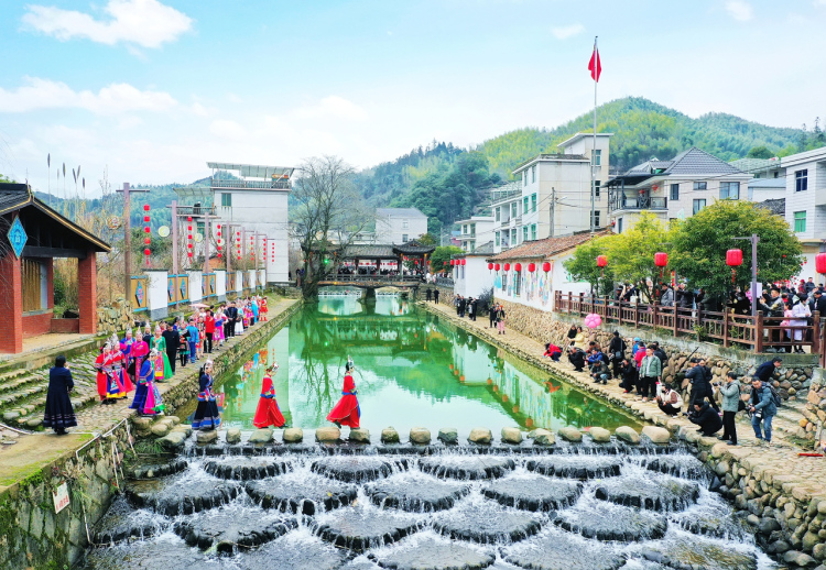 遂昌打造村级后备力量“蓄水池” 村村有助理 跑好“接力赛”